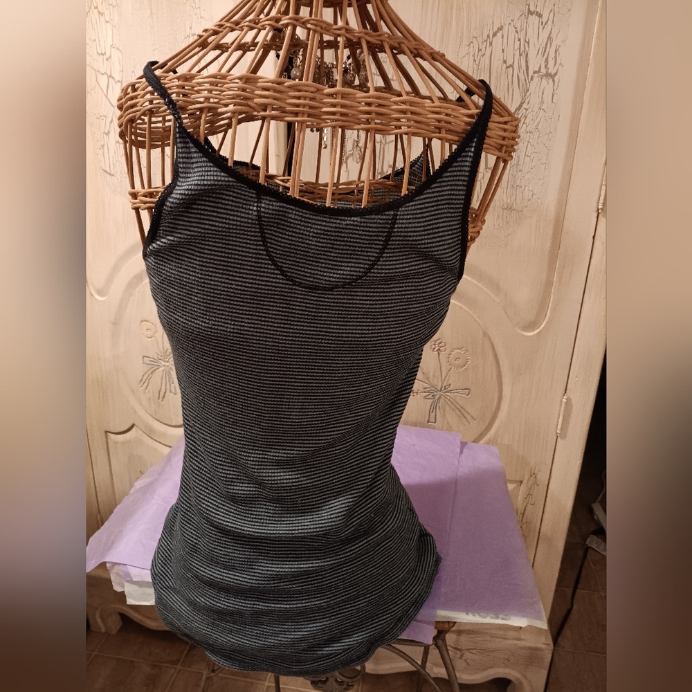 GAP Tank Top - Picture 3 of 7